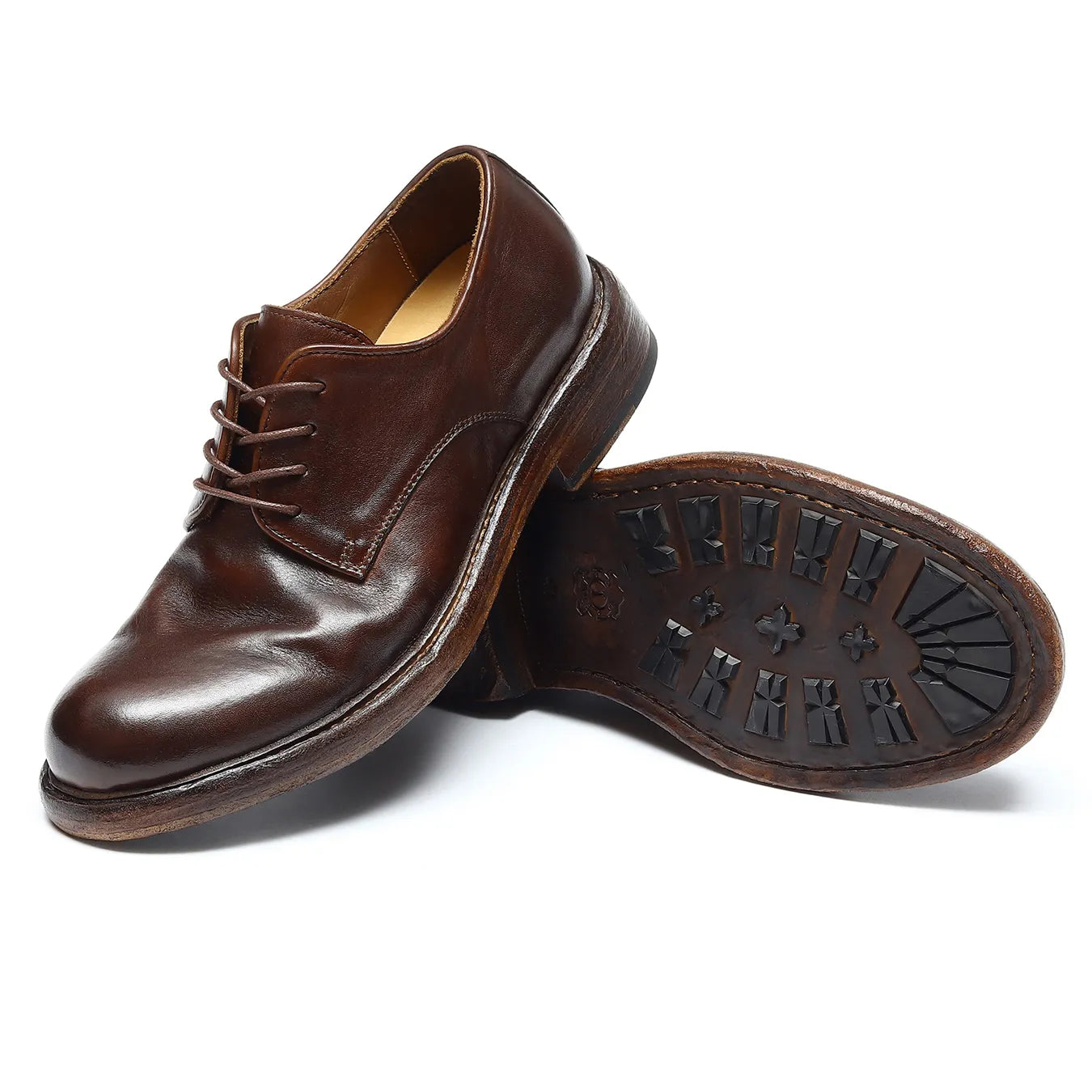 Detailed view of the chunky leather sole and underside of the Siwei-82710 brown hand-finished Derby shoe.